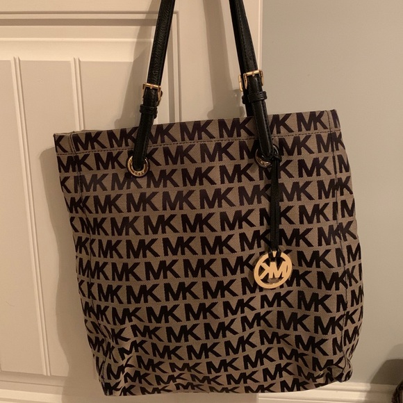 Michael Kors Purse - Picture 1 of 5